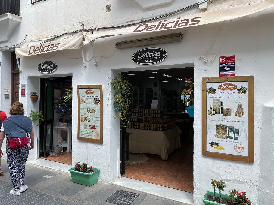 Fachada de la tienda Delicias Mijas en Mijas Pueblo